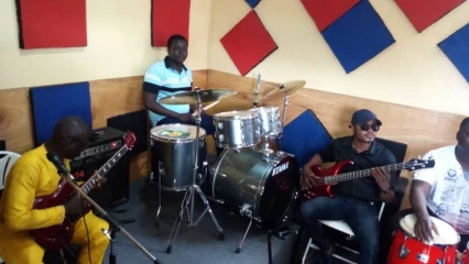 PROJET « A L&rsquo;ECOLE DE LA MUSIQUE LIVE » A PARAKOU  : La salle de répétition présentée aux artistes
