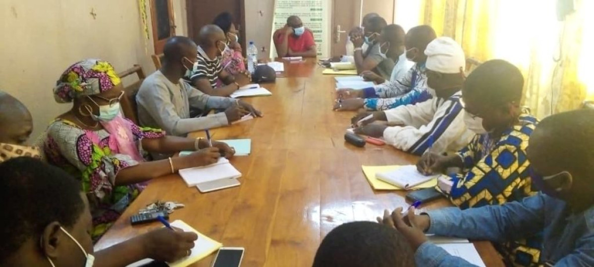 COMMUNE DE PARAKOU :  Le maire Aboubakar Yaya échange avec son personnel administratif