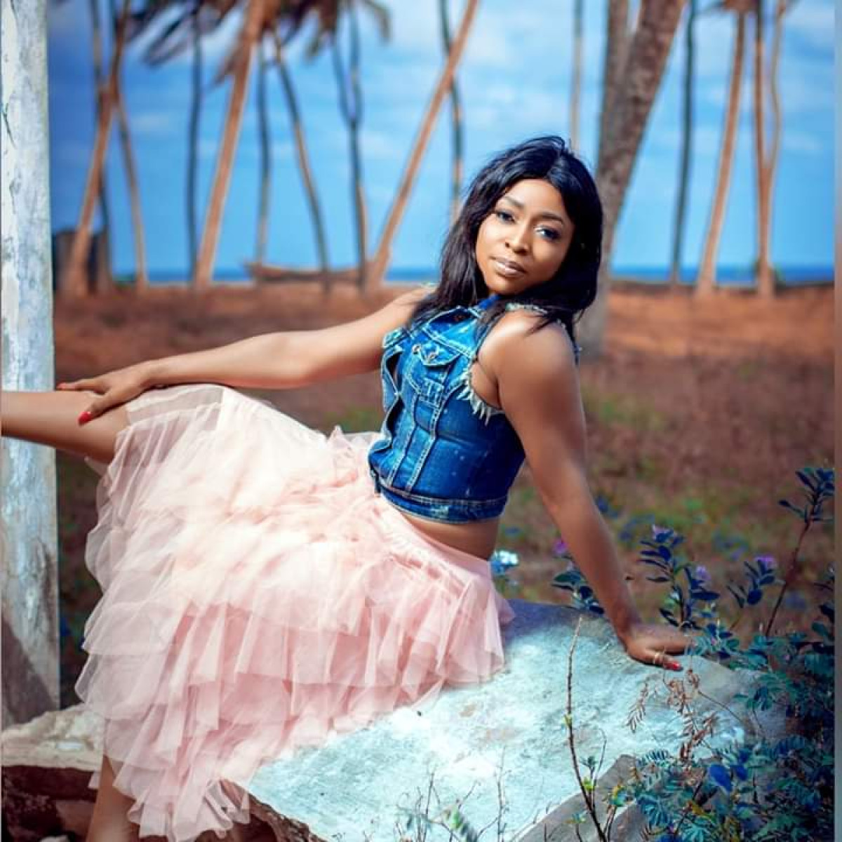 APRÈS LE COMMENTAIRE D&rsquo;UN INTERNAUTE SUR SA SITUATION MATRIMONIALE ET SON STYLE VESTIMENTAIRE,  Voici la réponse de l&rsquo;artiste Sessimè