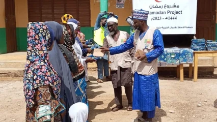 PARAKOU/AU PROFIT DES FIDÈLES MUSULMANS DE PARAKOU ET SES ENVIRONS : L&rsquo;association Al-Islaah distribue des pagnes et enveloppes financières