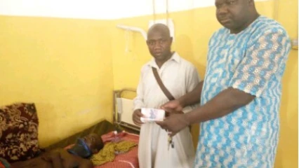 SOUTIEN AUX ARTISTES AZIZ TOURE ET MOUDACHIROU BACHABI  : Bourou’s man remet deux millions au nom du Fac