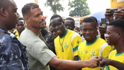 BÉNIN/EN PLEIN DANS LES ACTIONS SOCIALES ET DE PROMOTION DE LA JEUNESSE,  Steve Mounié, plus qu&rsquo;un footballeur, un philanthrope
