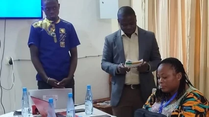 Radio communautaire et fact-checking en langues locales: Barnabas Orou Kouman et Moussa Kassim outillent des journalistes