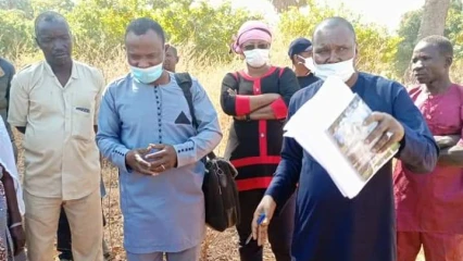 CONSTRUCTION DES INFRASTRUCTURES POUR DES ACTIVITES RIZICOLES ET MARAICHERES À SINENDE :  Le maire Bio Kouri Sanni remet les sites aux entreprises