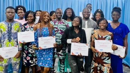 REMISE D&rsquo;ATTESTATIONS DE FIN DE STAGE ACADÉMIQUE À DES ÉTUDIANTS DE L&rsquo;ENSTIC ET LCS : Le groupe de presse Daabaaru apporte sa pierre à la formation de futurs bons journalistes
