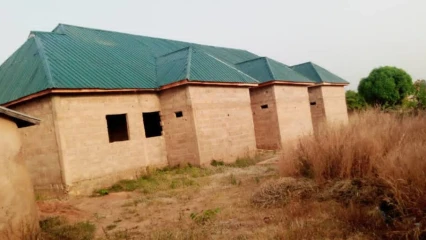 DEVELOPPEMENT DE LA COMMUNE DE KOUANDÉ : Le complexe hôtelier  » le cotonnier  » de l&rsquo;Ucom-Cvpc en chantier