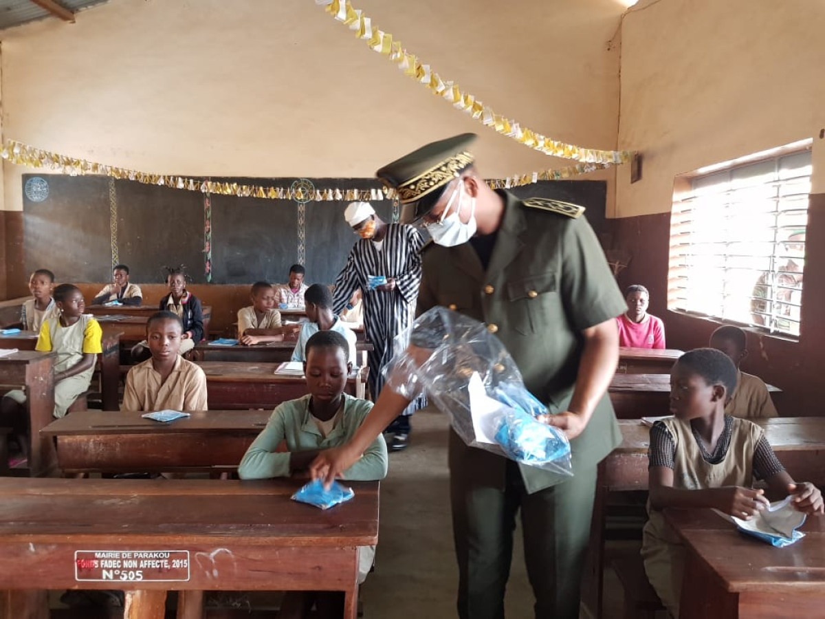 CORONAVIRUS :  Le préfet Cissé distribue les masques du gouvernement aux élèves