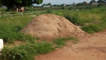 RAMASSAGE DE SABLES SUR LES VOIES PUBLIQUES À PARAKOU : Une activité nocturne qui favorise l&rsquo;érosion des sols