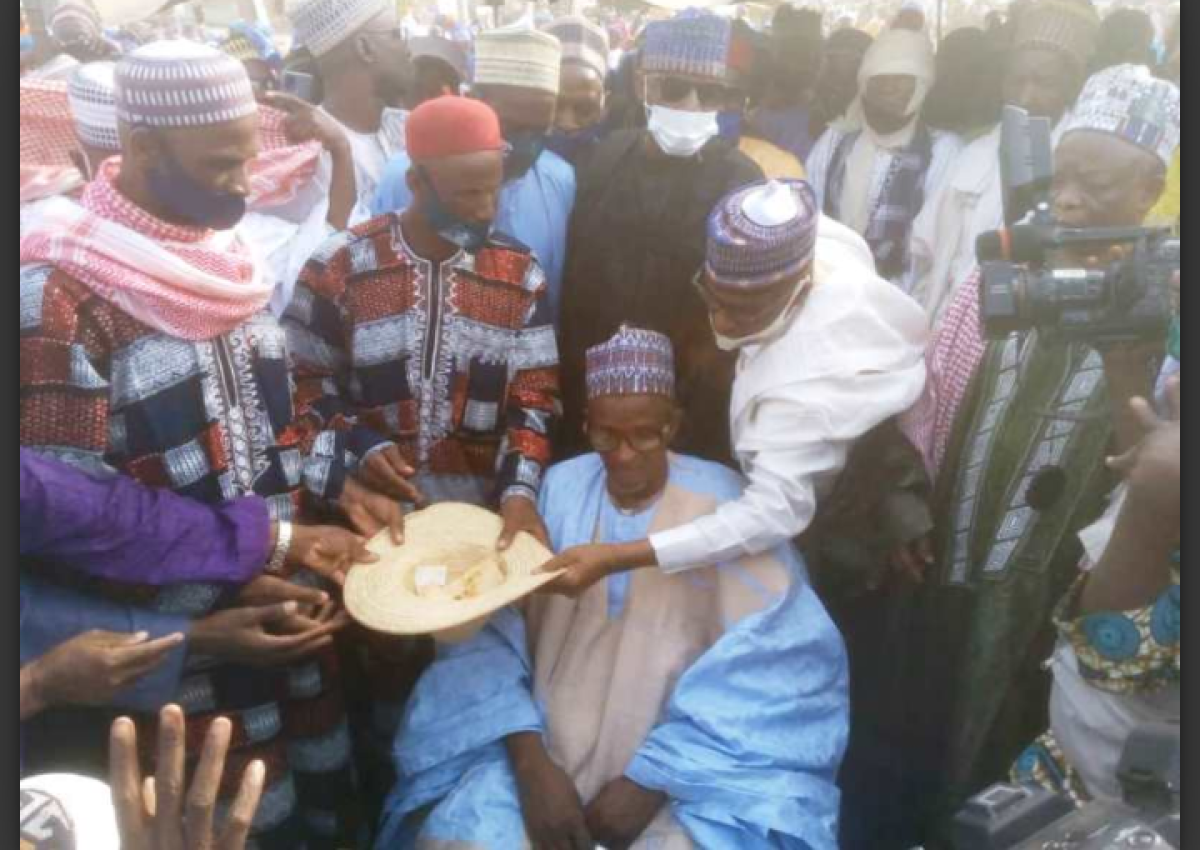 CHEFFERIE TRADITIONNELLE : Le nouveau roi de la communauté Peulh de Parakou intronisé