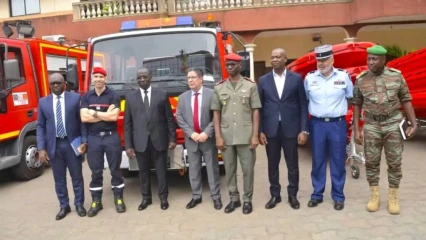 PROTECTION CIVILE AU BÉNIN :  La France offre des matériels aux sapeurs-pompiers 