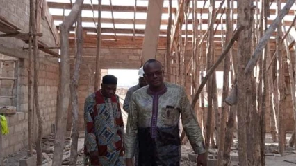 CONSTRUCTION DU CENTRE DE L&rsquo;EXCELLENCE SEPTENTRIONALE DE FOOTBALL DE N&rsquo;DALI : Le maire Daouda Méré en visite d&rsquo;inspection