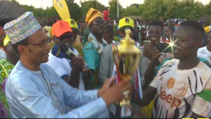 FINALE DU TOURNOI EVEIL ET SOLIDARITÉ DE LA JEUNESSE : Adamou Mama Sambo comble l’attente des jeunes de Kalalé .L&rsquo;équipe Petit piment de Lou sacrée championne . L’apothéose autour du phénomène du septentrion Kalamoulaï