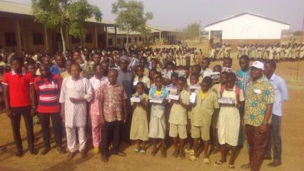 APRÈS LES RÉSULTATS DU 1ER SEMESTRE À BANIKAORA : Bio Sarako Tamou prime les meilleurs élèves des collèges