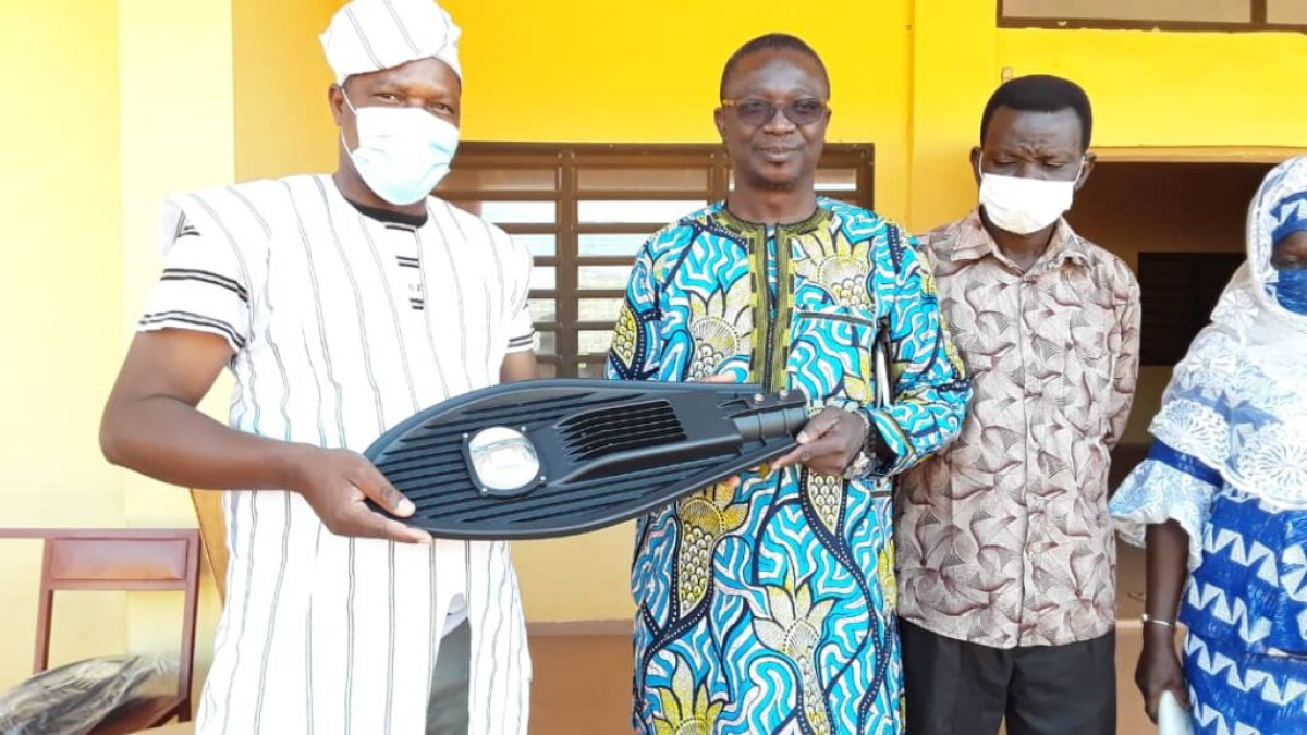 GRÂCE AU MANAGEMENT DU MAIRE DIDIER KOUANDÉ-SOUNON : L&rsquo;Aberme dote Kouandé de 60 lampadaires électriques