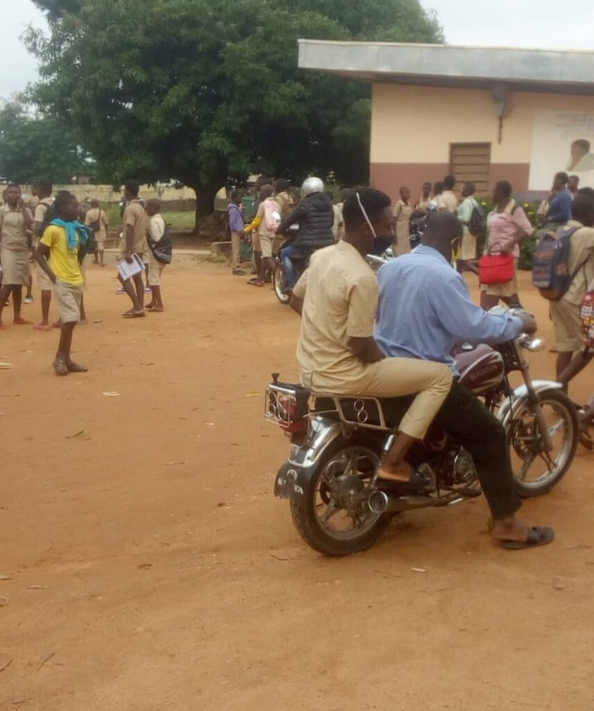 RENTRÉE SCOLAIRE 2020-2021 A PARAKOU : Les gestes barrières aux oubliettes