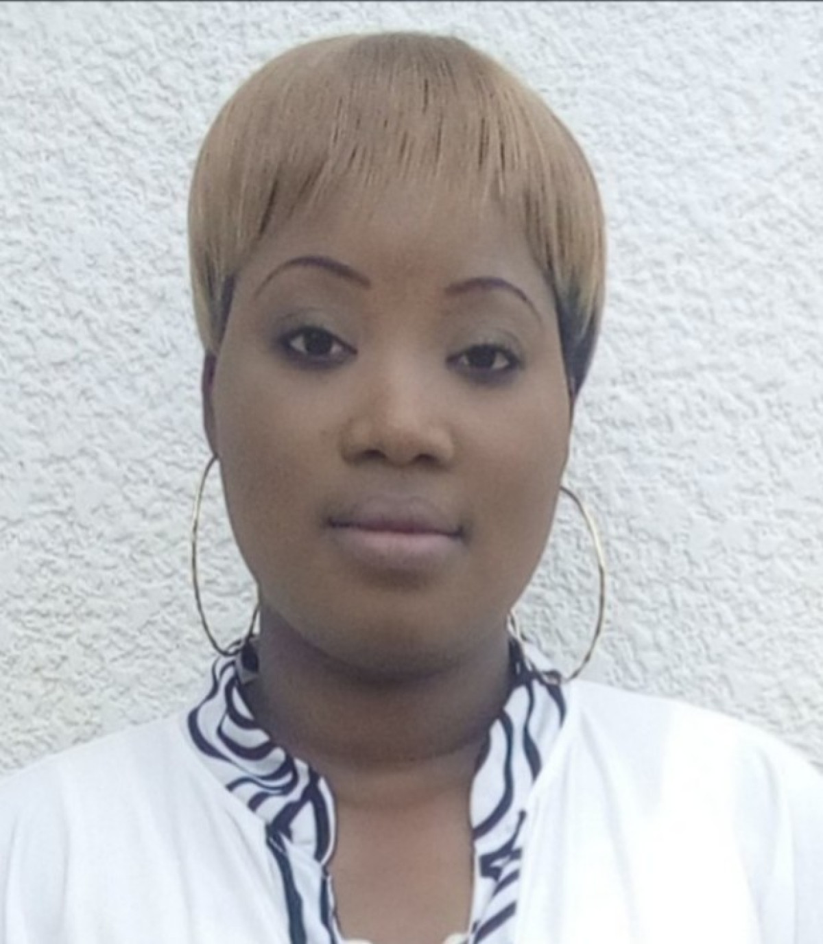 SUITE AU DÉCÈS DE L&rsquo;ÉTUDIANT THÉOPHILE DJAHO À L&rsquo;UAC : Julia Akpaki condamne le silence de la jeunesse