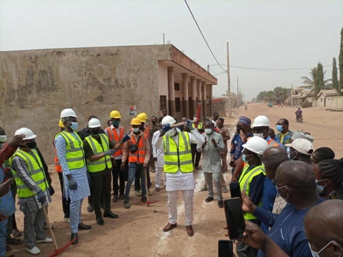 PHASE II DU PROJET DE RENFORCEMENT DU SYSTÈME D&rsquo;ALIMENTATION EN EAU POTABLE DE PARAKOU : Le ministre Adambi a officiellement lancé les travaux . Un linéaire de 610 Km de conduites d&rsquo;eau pour desservir les populations
