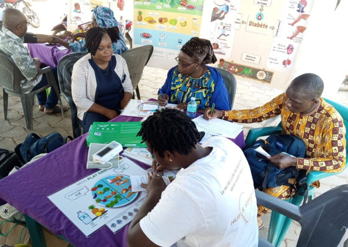 PARAKOU/PRÉVENTION DU DIABÈTE ET DE L&rsquo;HYPERTENSION ARTÉRIELLE  : La Fondation Hubi &#038; Vinciane offre le dépistage gratuit aux populations   . Une grande marche de santé prévue pour demain 