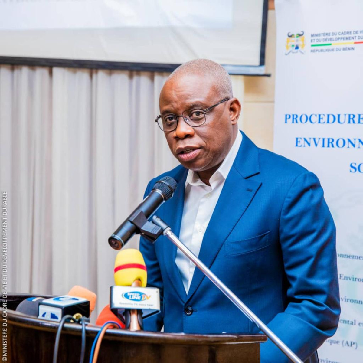 ÉRECTION DE LA STATUE DE BIO GUERRA À L&rsquo;AÉROPORT INTERNATIONAL BERNARDIN GANTIN : Tonato se justifie