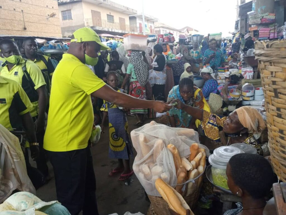 LUTTE CONTRE LA COVID-19 A PARAKOU : Moov Bénin à travers la fondation Etisalat Bénin fait don de milliers de masques aux femmes des marchés