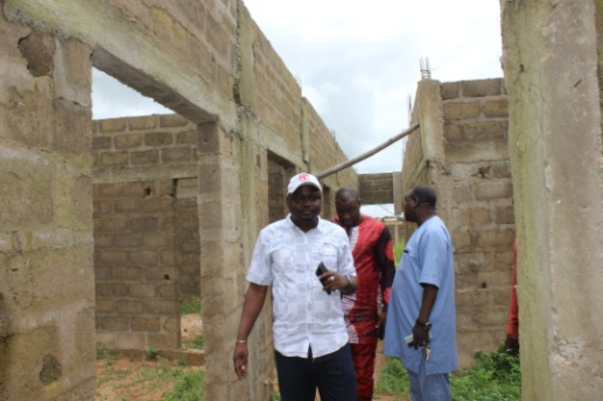 BANIKOARA/POUR LA REFECTION DE L’EPP DEROU : Le maire Tamou prend des dispositions