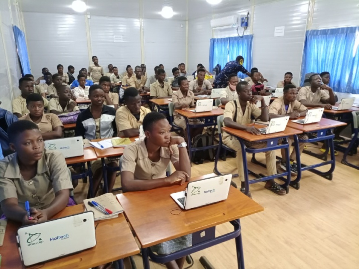 USAGE DU NUMERIQUE DANS L’ENSEIGNEMENT SECONDAIRE A PARAKOU : La salle Numérique du Ceg Albarika, comme un outil d’éducation et d’épanouissement des élèves filles . Les actions du Plan International Bénin à encourager