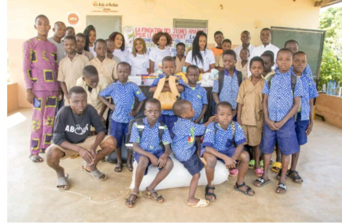 DONS DE VIVRES ET MATERIELS PAR L&rsquo;ONG-FJAD À PARAKOU : Benedicta Aloakinnou sauve les enfants nécessiteux