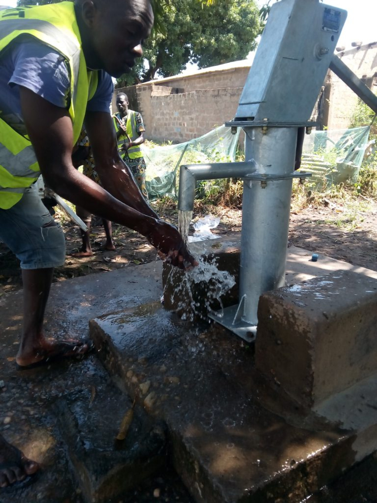 REHABILITATION DES POMPES A MOTRICITE HUMAINE A PARAKOU : Parakou-Orléans apporte de l’eau aux populations