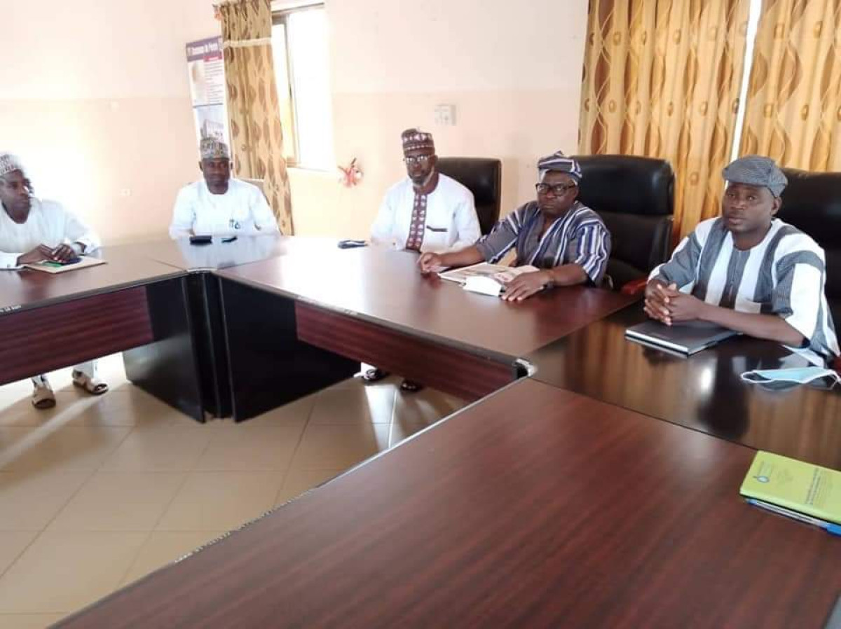 COHABITATION PACIFIQUE ENTRE LES POPULATIONS DE PERERE ET DU BARUTEM : Le maire Nouhoum échange avec une délégation nigériane