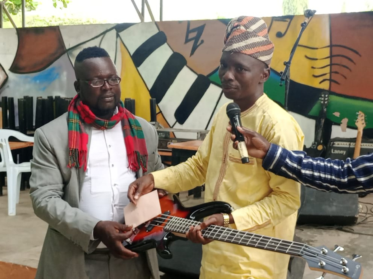 PARAKOU/CONCOURS DE MUSIQUE TRADITIONNELLE « KONKOMMA » AU PROFIT DES ARTISTES DU BORGOU : Garou N&rsquo;Douro Bagoudou gagne le pari de la détection des talents . L&rsquo;orchestre de Bouey de Bembéréké sacré champion