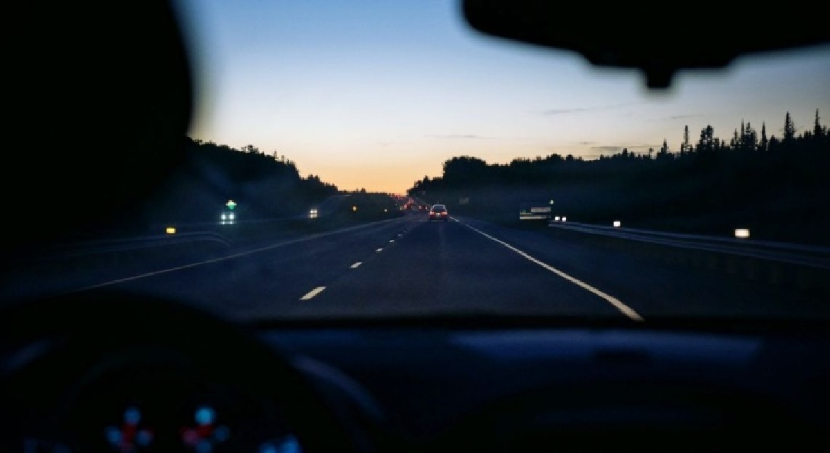 CIRCULATION SANS PHARE LA NUIT : Une pratique dangereuse, source d&rsquo;accidents . Le Cnsr et la police républicaine pour changer les comportements