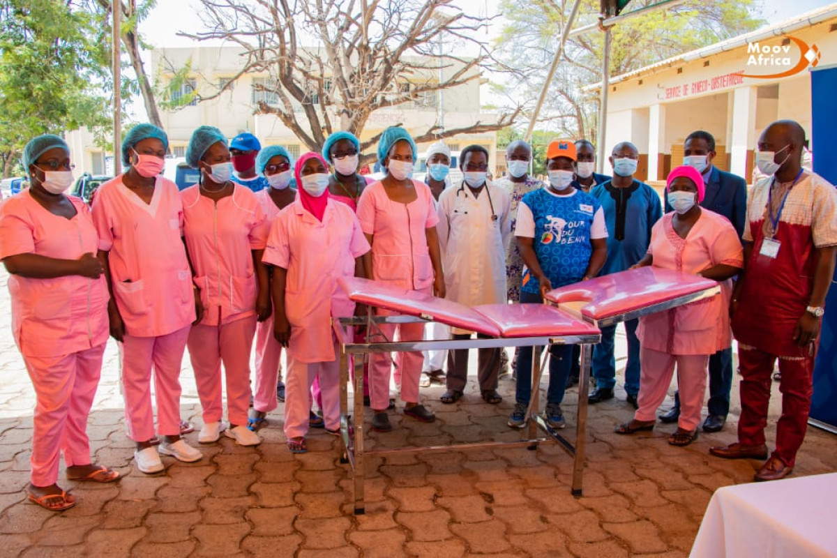 EN MARGE DU 16È TOUR CYCLISTE INTERNATIONAL DU BÉNIN, La Fondation Moov Africa dote la maternité du Chud-Ba de tables d&rsquo;accouchement