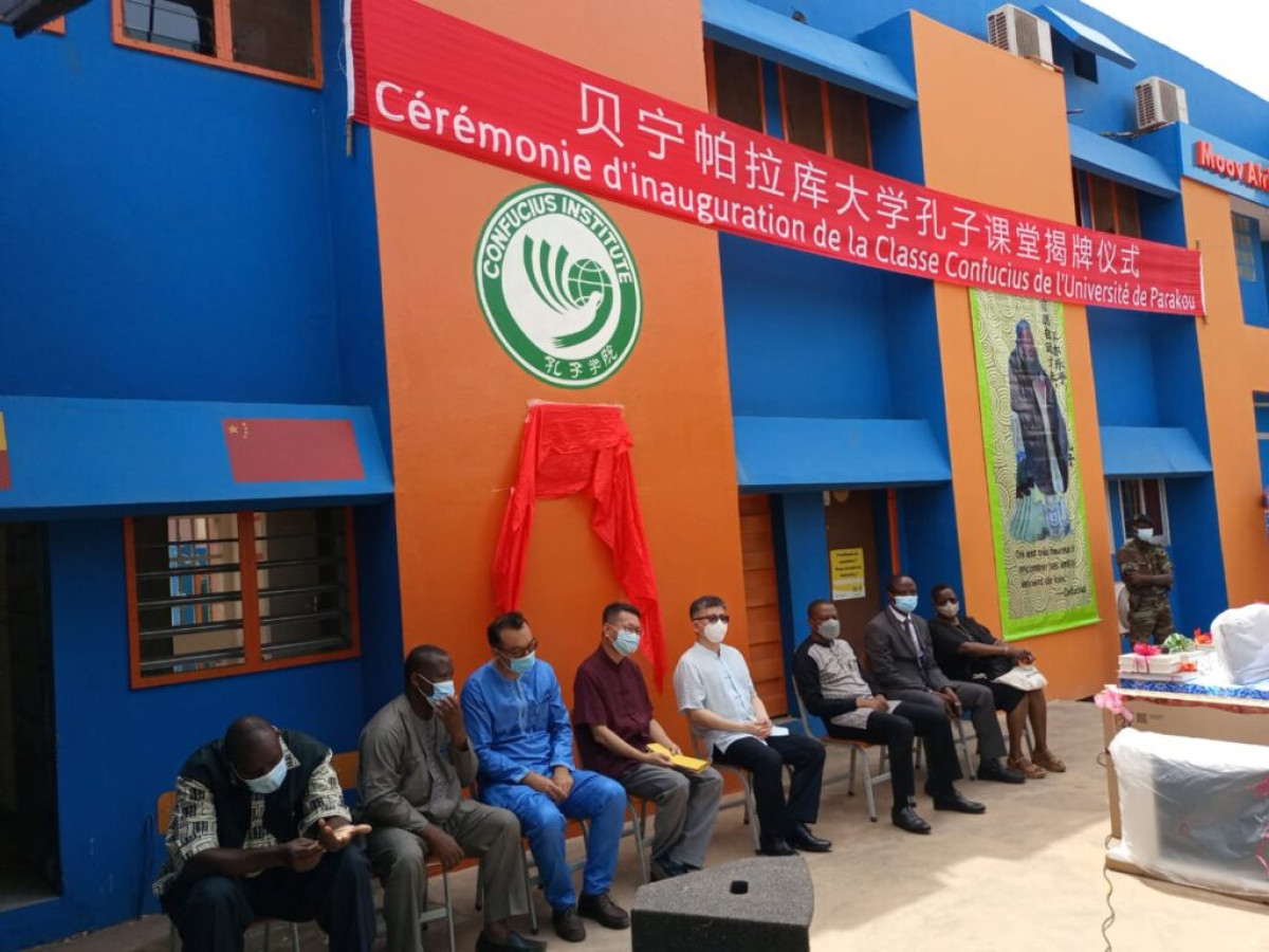 APPRENTISSAGE DE LA LANGUE CHINOISE AU BENIN :  L&rsquo;ambassadeur Peng Jingtao inaugure la classe Confucius de l&rsquo;Université de Parakou