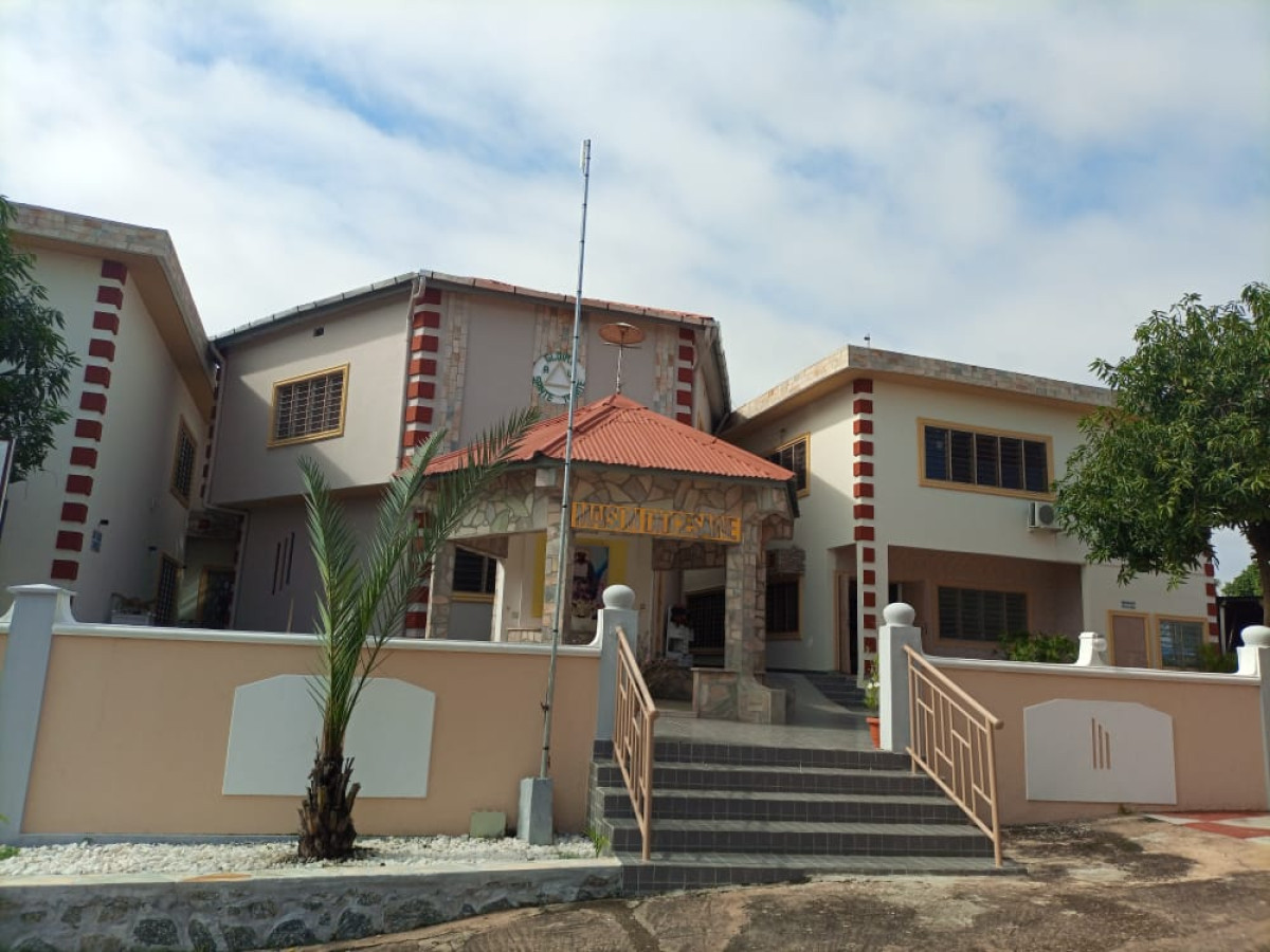 POUR UN SÉJOUR CLASSE, PAISIBLE, REPOSANT ET INOUBLIABLE À PARAKOU : Optez pour l&rsquo;Auberge « Sainte Marie et Marthe »  . Des chambres ventilées et climatisées à des prix cadeaux