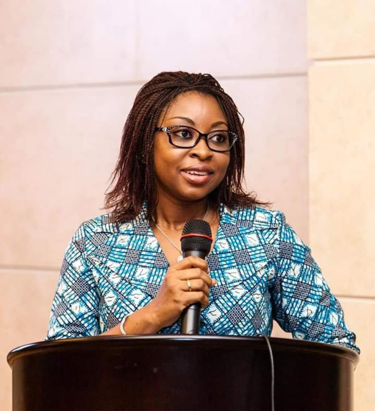 SUITE A LA DEFALCATION SUR LES COMPTES DE CERTAINS ABONNES MOBILE MONEY EN 2020 : La ministre Aurélie Adam Soulé clarifie