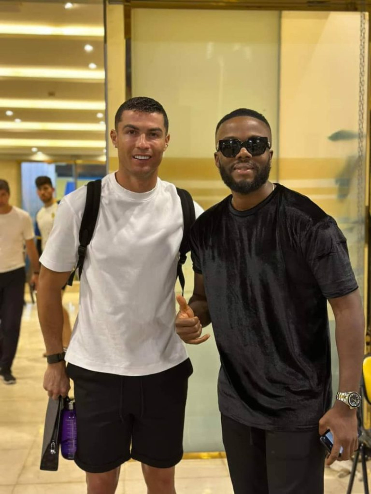 APRÈS LE MAILLOT DÉDICACÉ : Kerozen Dj rencontre enfin Cristiano Ronaldo