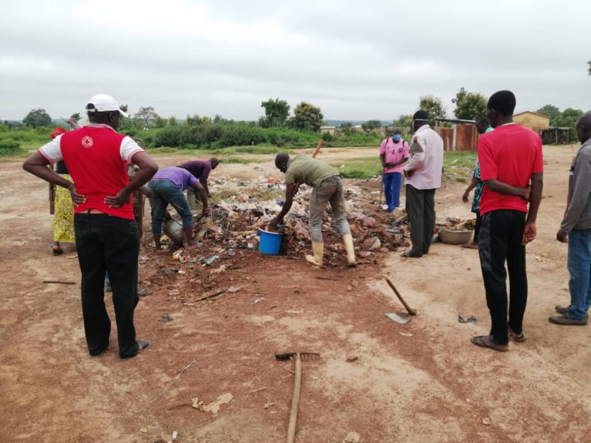 CAMPAGNE DE SALUBRITE AU MARCHE CENTRAL DE PEHUNCO : Les facilitatrices du Pdiem pour un cadre de vie sain