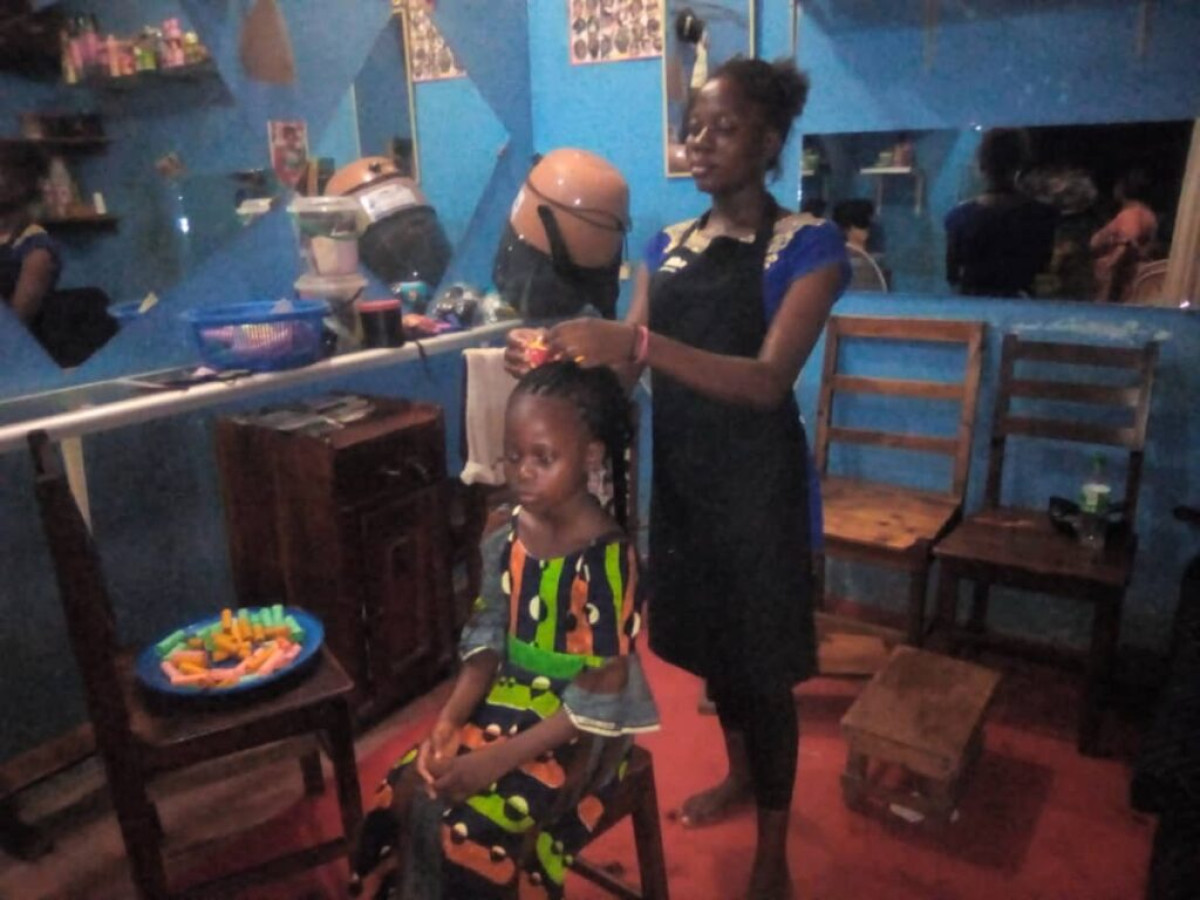 PRÉPARATIFS DES FÊTES DE FIN D&rsquo;ANNÉE A PORTO-NOVO : Faible affluence des clients dans les ateliers