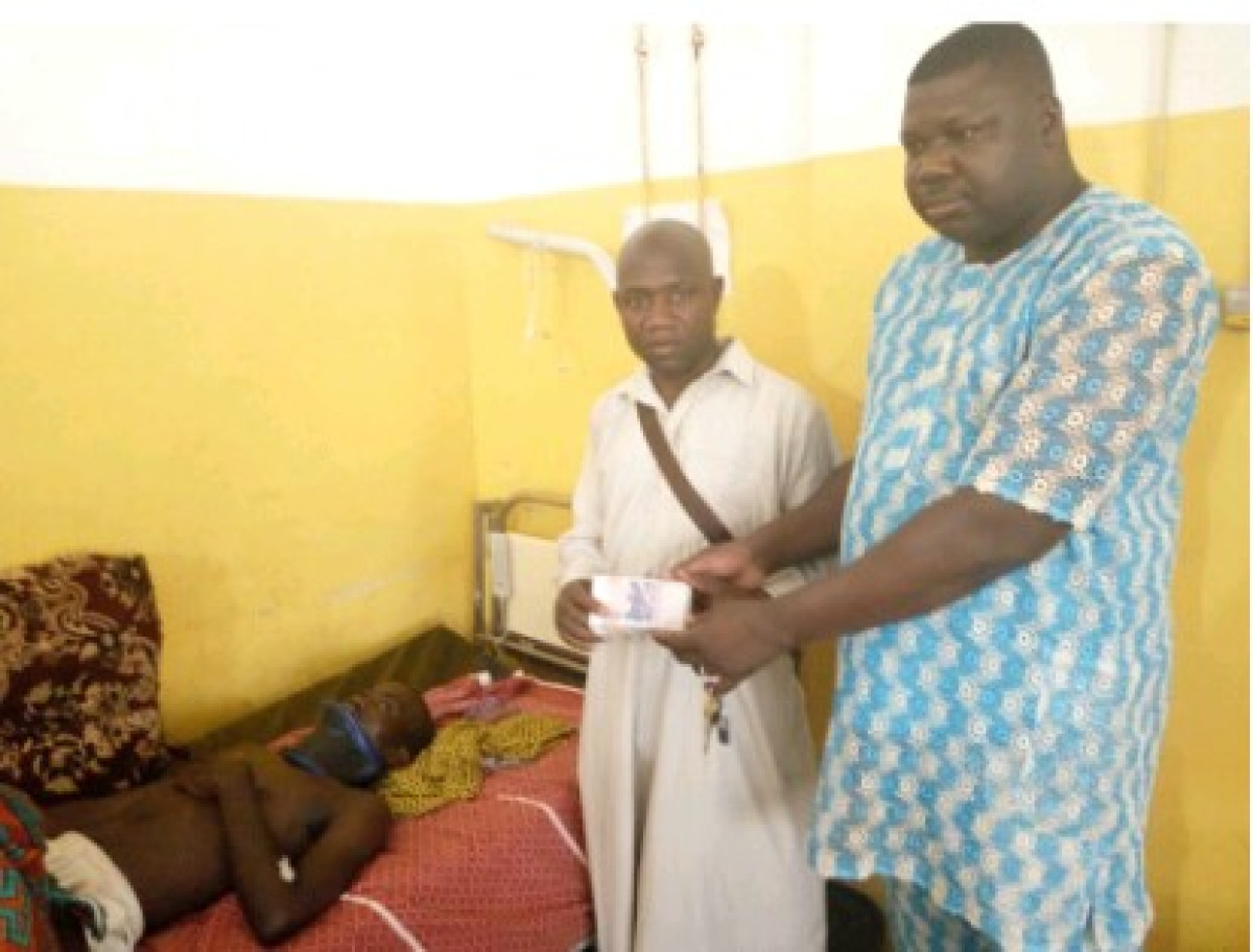 SOUTIEN AUX ARTISTES AZIZ TOURE ET MOUDACHIROU BACHABI  : Bourou’s man remet deux millions au nom du Fac