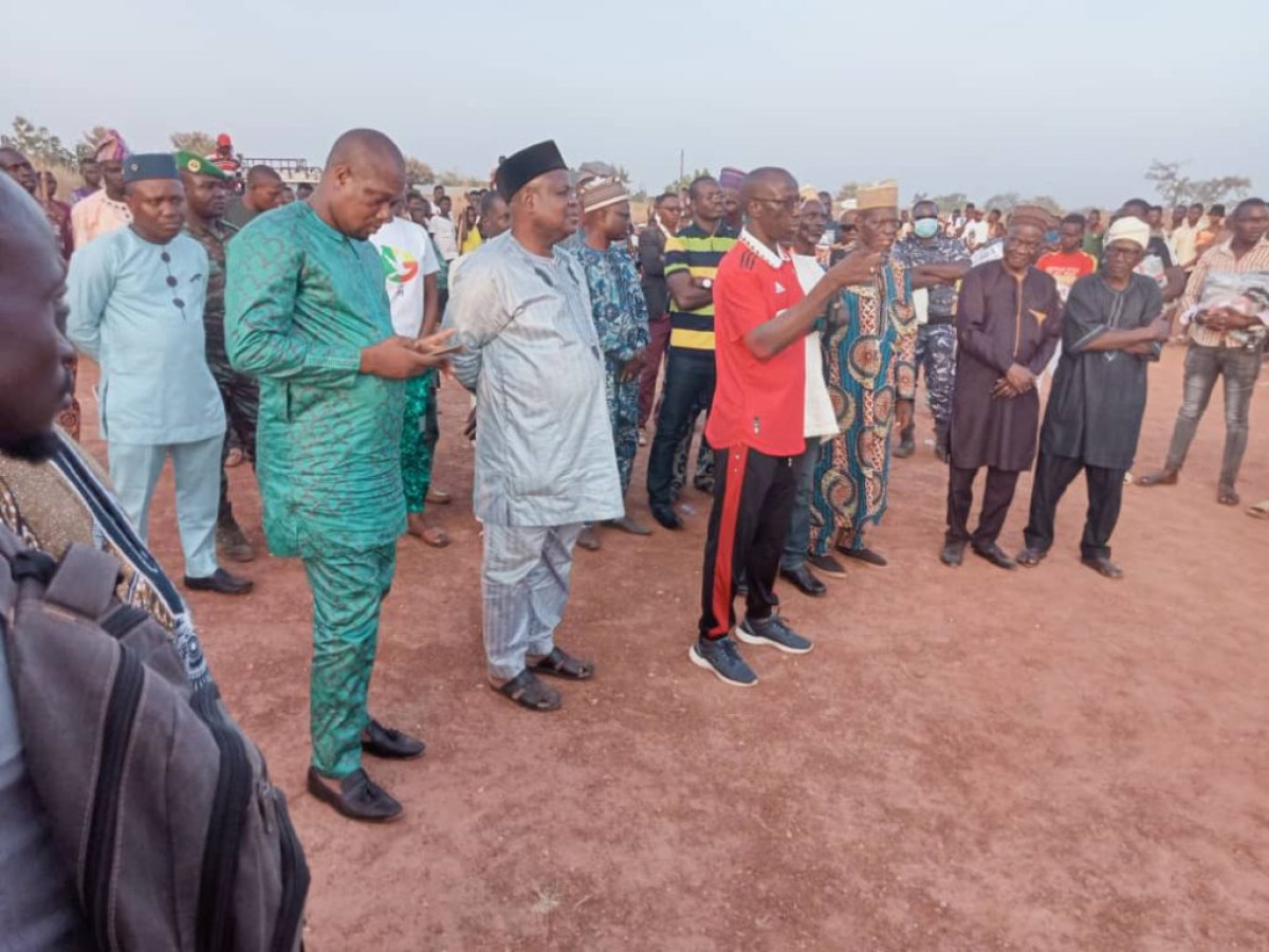 FINALE DU TOURNOI BLOC RÉPUBLICAIN DE PÉHUNCO : Le cheval blanc gagne mais Gbéboro Fc soulève le trophée . Coup d&rsquo;essai, coup de maître pour le maire Koto Orou Maré