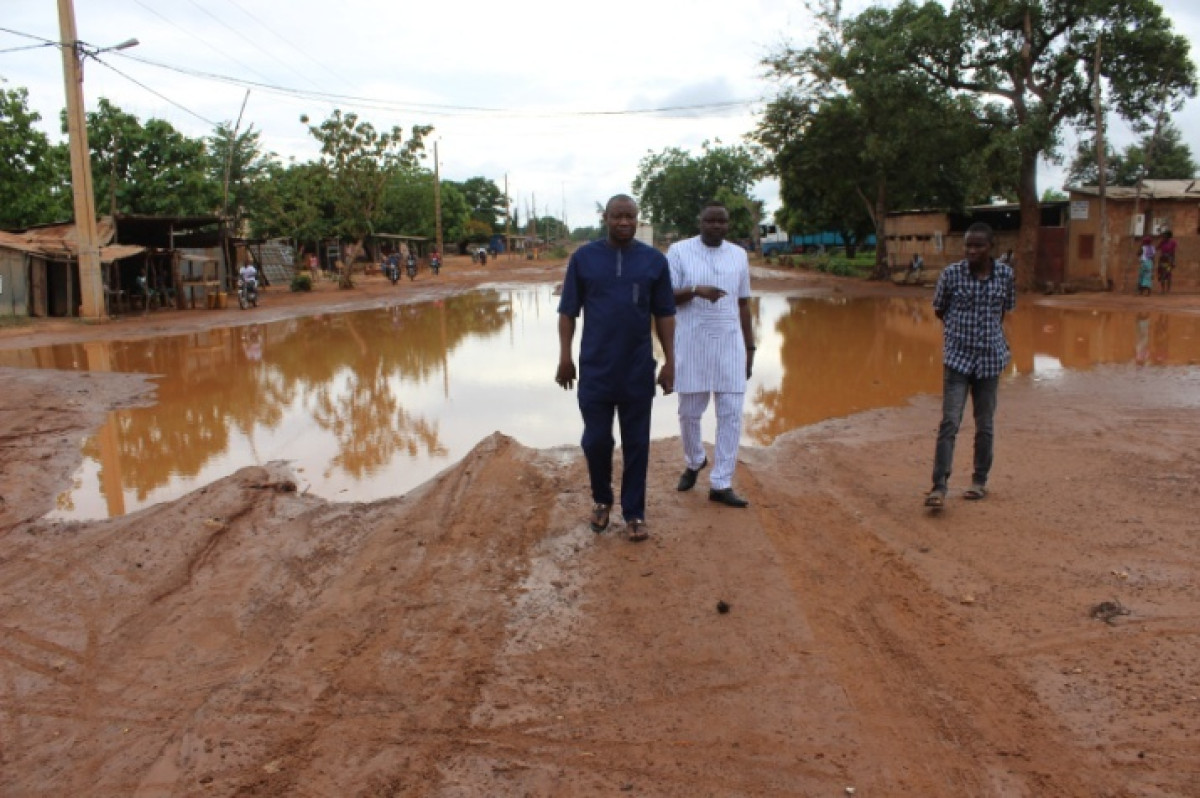 DÉGRADATION TRÈS AVANCÉE DE L&rsquo;AXE BANIKOARA-TOURA : Le maire Sarako Tamou sollicite l’intervention d’une entreprise