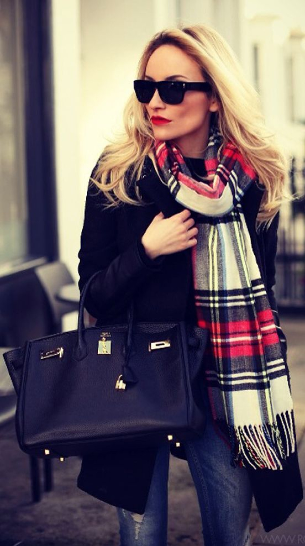 INSTANT FASHION : L&rsquo;écharpe, un incontournable accessoire pour sublimer vos tenues