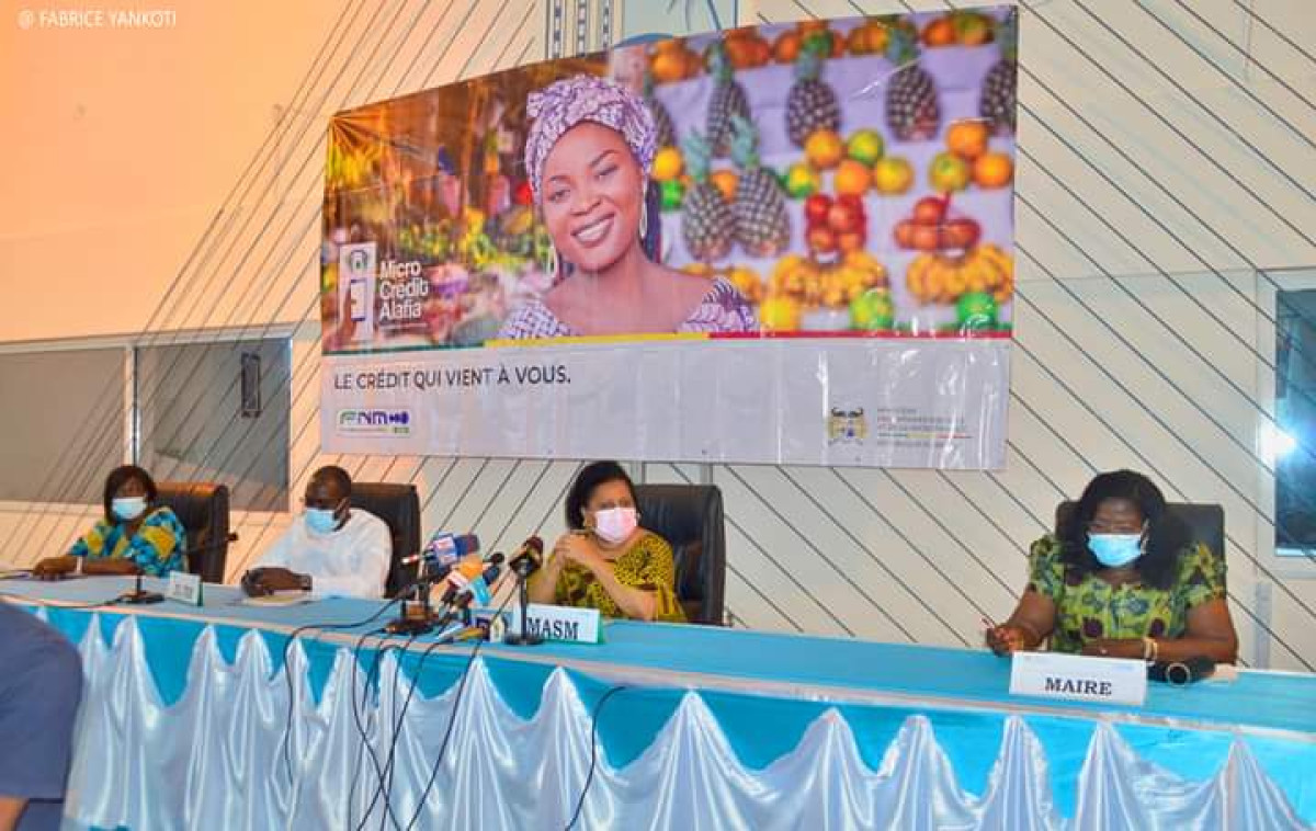 AVANTAGES DU MICROCREDIT ALAFIA : Les responsables d’associations de marchés de Cotonou imprégnés