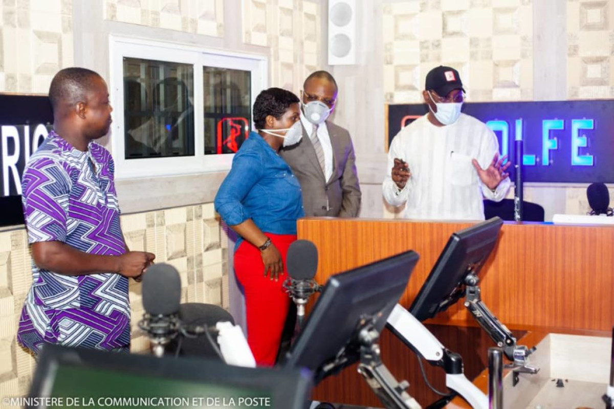 TOURNEE DU MINISTRE DE LA COMMUNICATION ET DE LA POSTE : Alain Orounla dans 7 télévisions privées et publiques