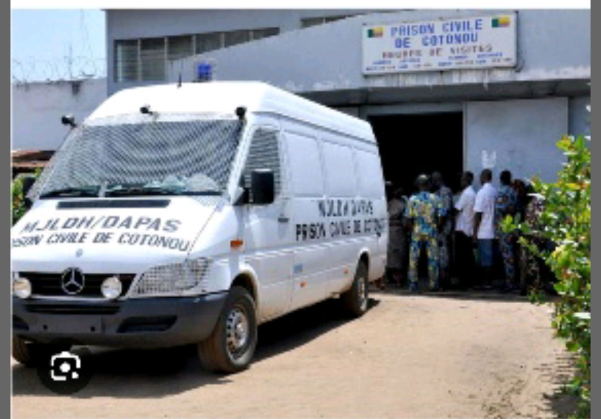 Visite des détenus: une autorisation officielle désormais exigée 
