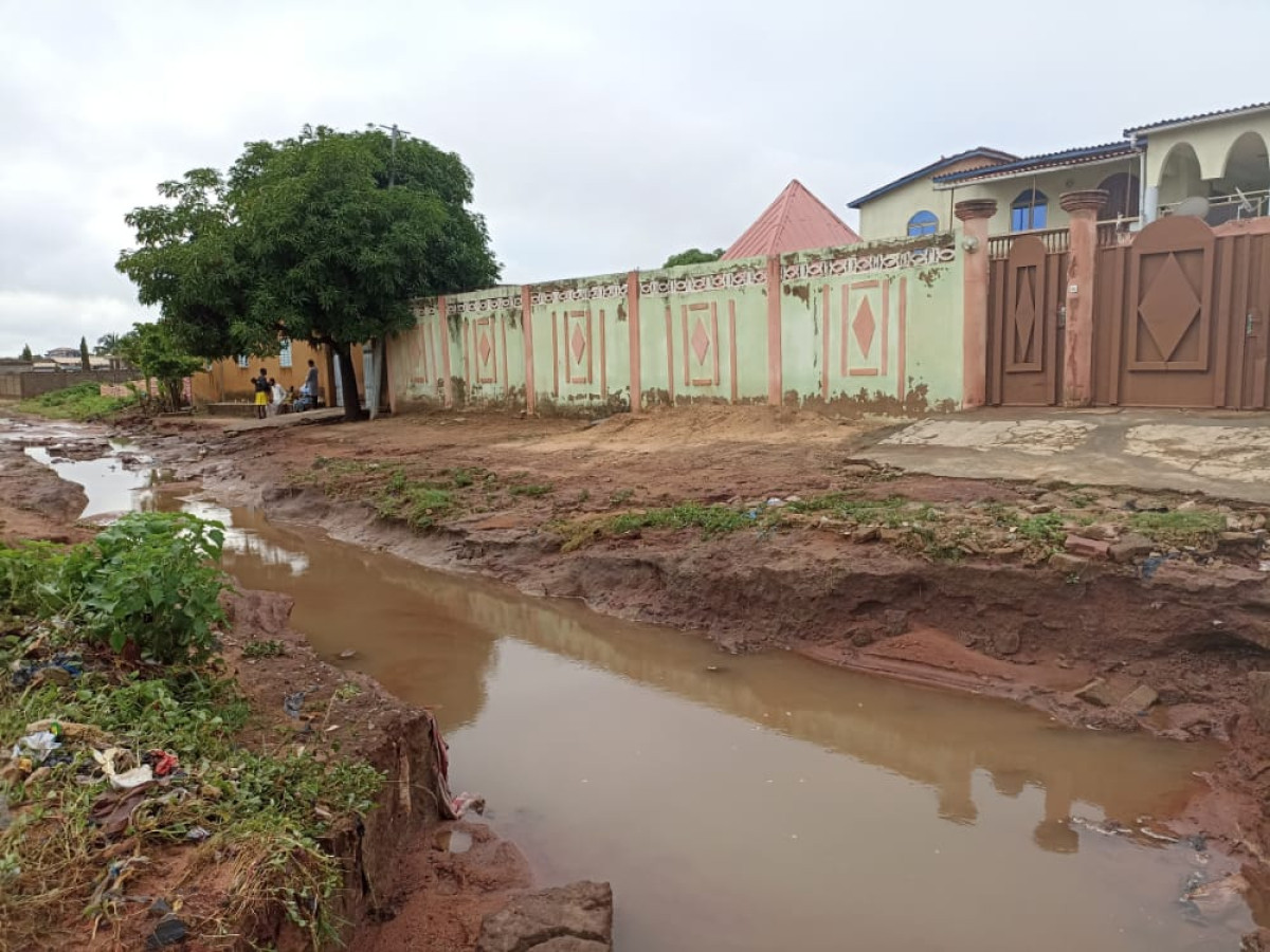 ASPHALTAGE À PARAKOU : Les travaux de l&rsquo;entreprise Sinohydro montrent déjà leurs limites