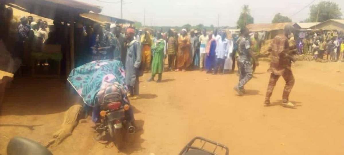 BÉNIN : Un homme retrouvé mort sur sa moto