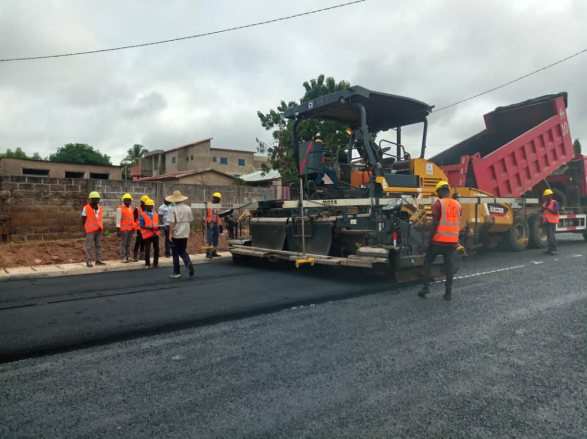 AMENAGEMENT ET REHABILITATION DES RUES DANS LES GRANDES VILLES DU BENIN : L&rsquo;asphaltage devient une réalité à Parakou