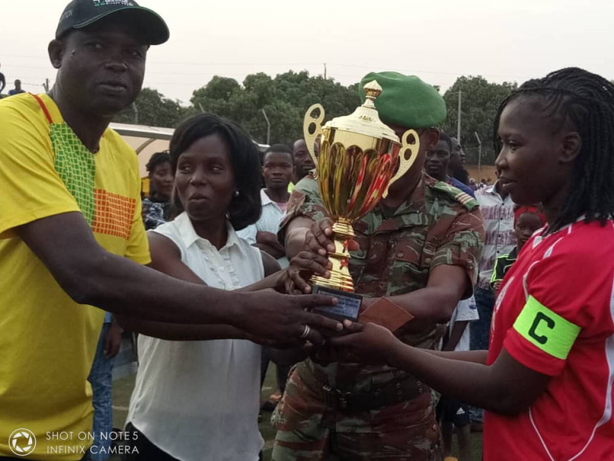 TOURNOI INTERNATIONAL DE FOOTBALL FÉMININ DU BENIN : Les Étincelles du Faso sacrées équipe championne     . « Je suis satisfaite parce que mon objectif est atteint.», dixit Rafiatou Sitou