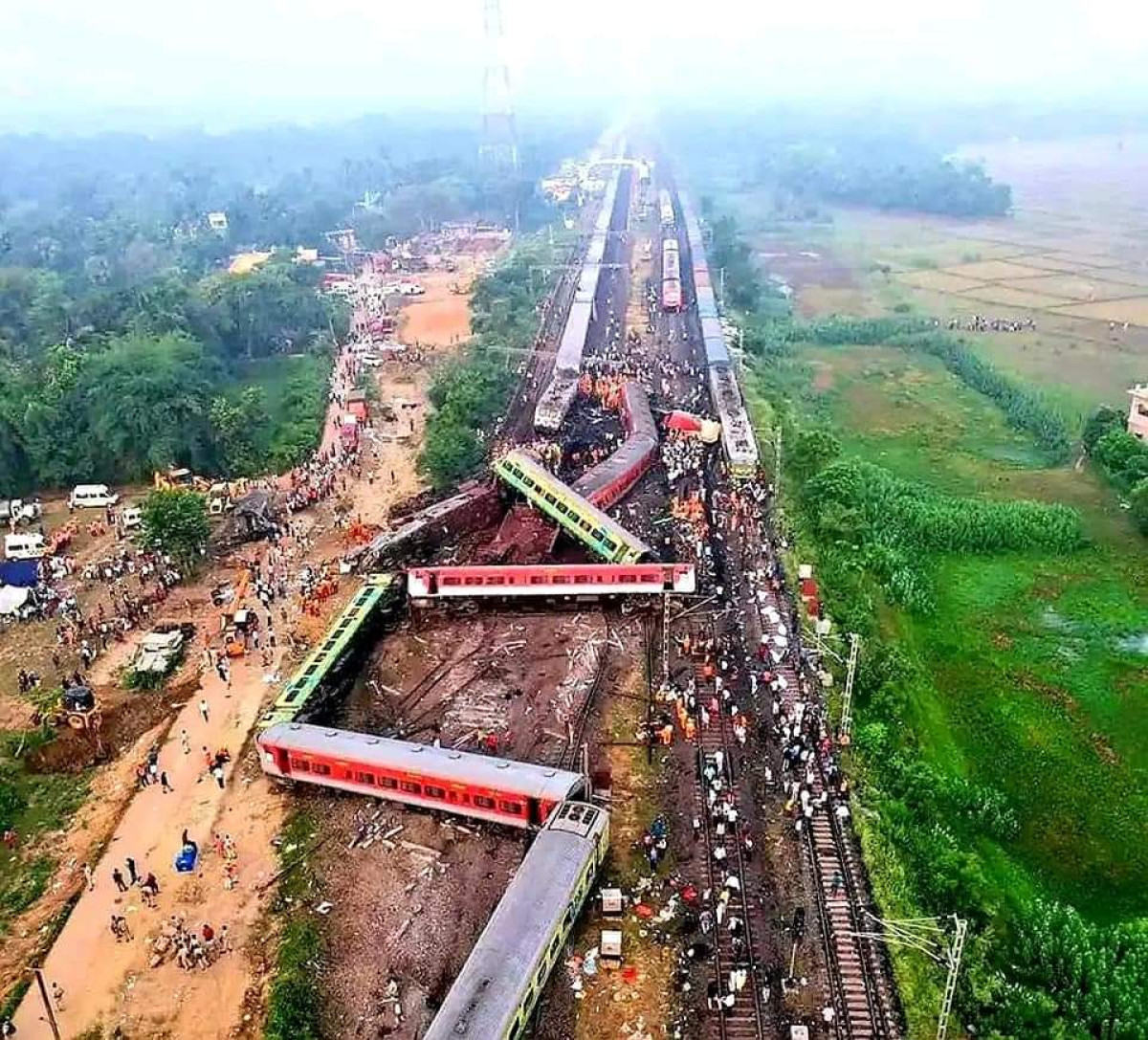 DRAME EN INDE : Un grave accident de trains fait près de 300 morts et 850 blessés